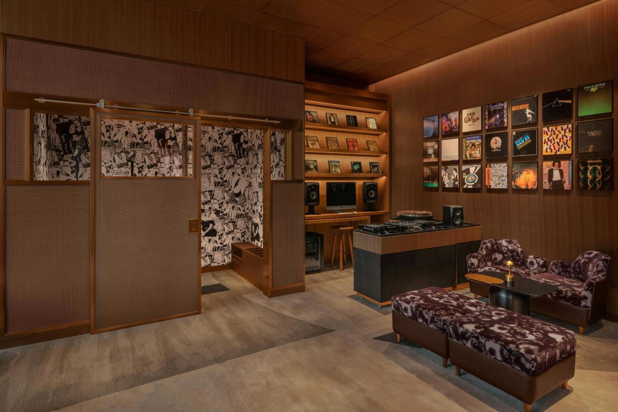 W Macau - Studio City Exterior foto The interior of the record store